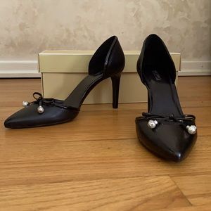 Michael Kors NIB pumps with patent trim and pearl accent.
